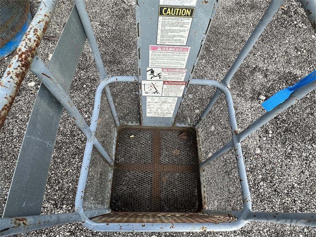  Unknown Части и оборудване за кранове
