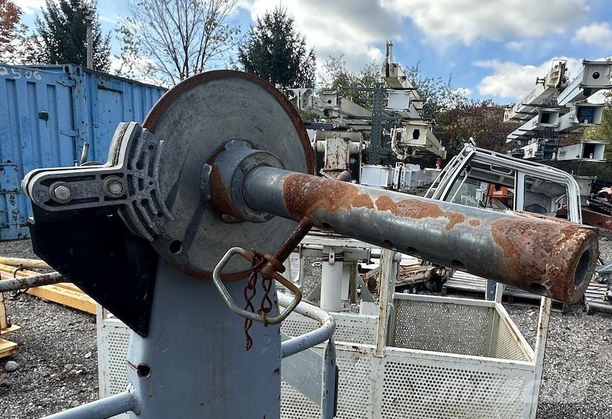  Unknown Части и оборудване за кранове
