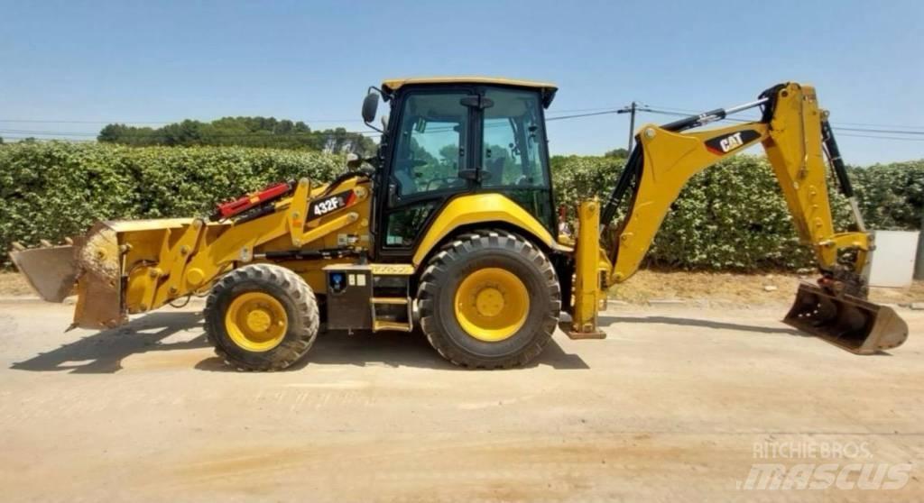 CAT 432 F2 Товарач със заден ексватор