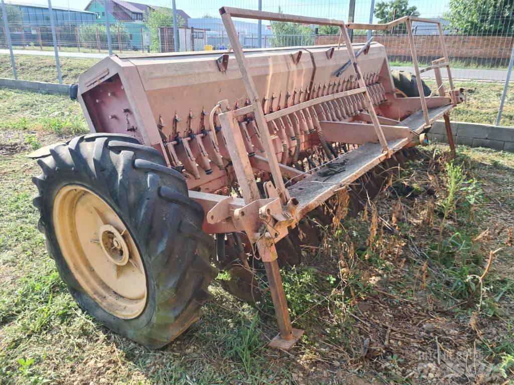 Kuhn 4M Комбинирани редосеялки