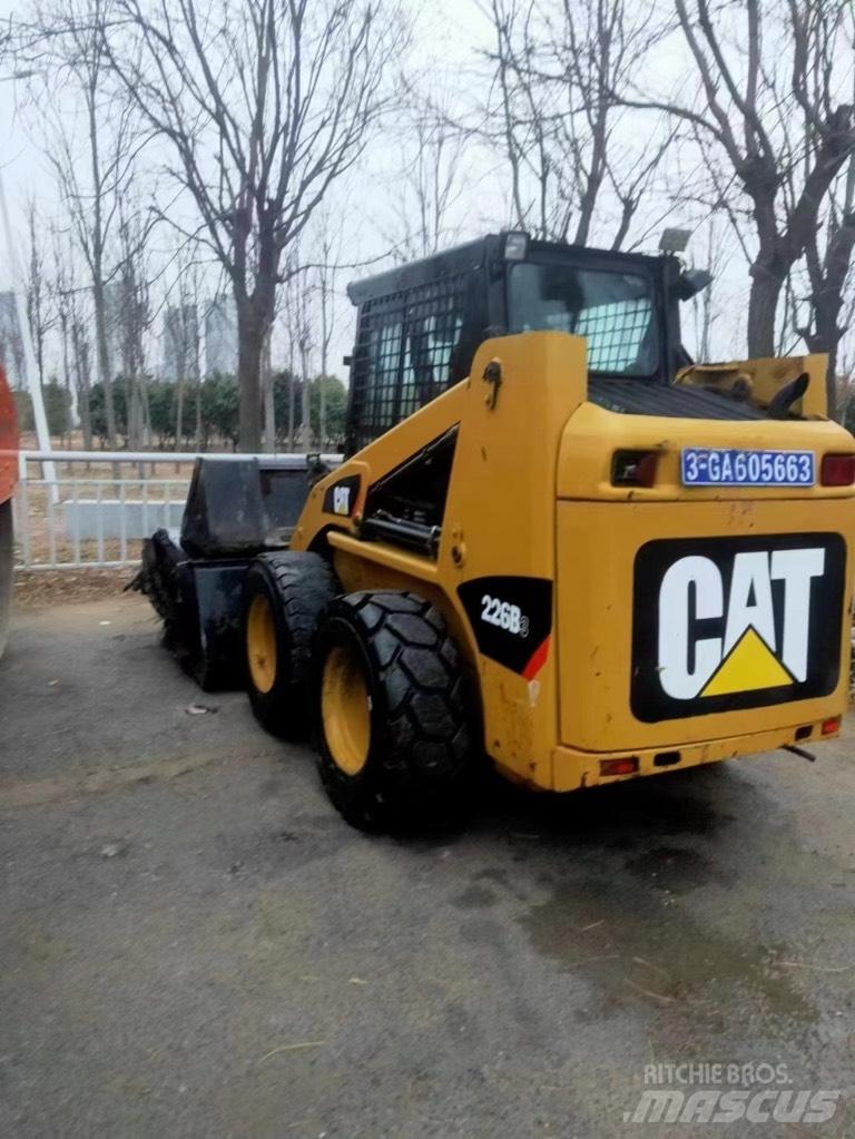 CAT 226 B Мини товарачи
