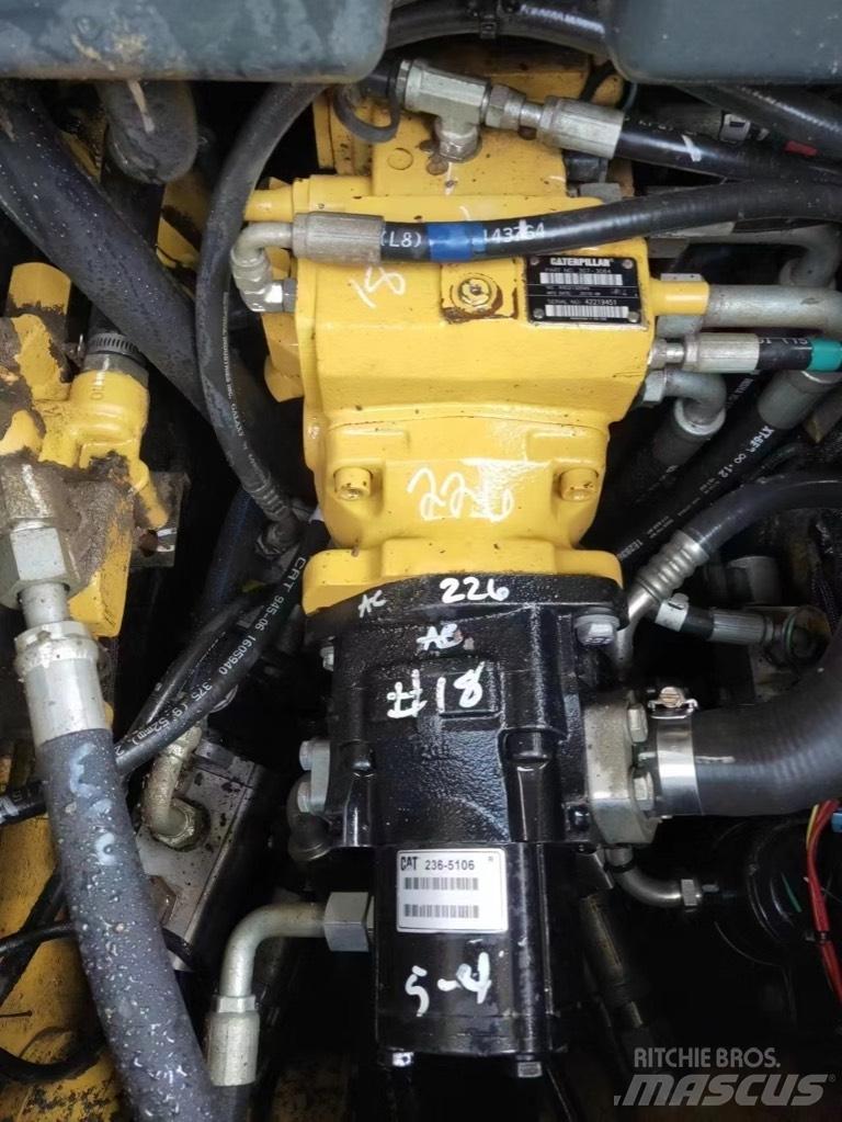 CAT 226 B Мини товарачи
