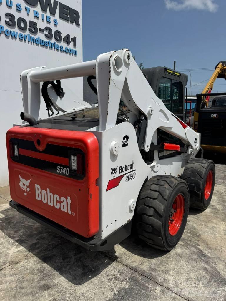 Bobcat S 740 Мини товарачи
