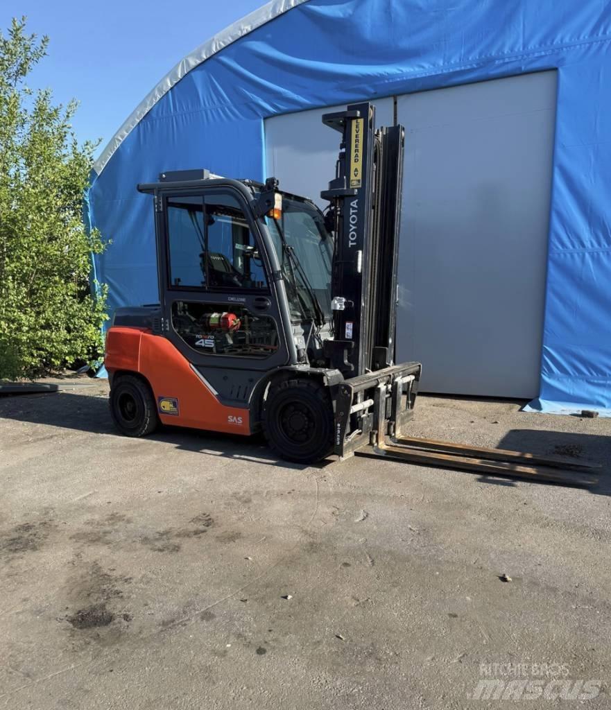 Toyota truck 8 FD40N Дизелови камиони