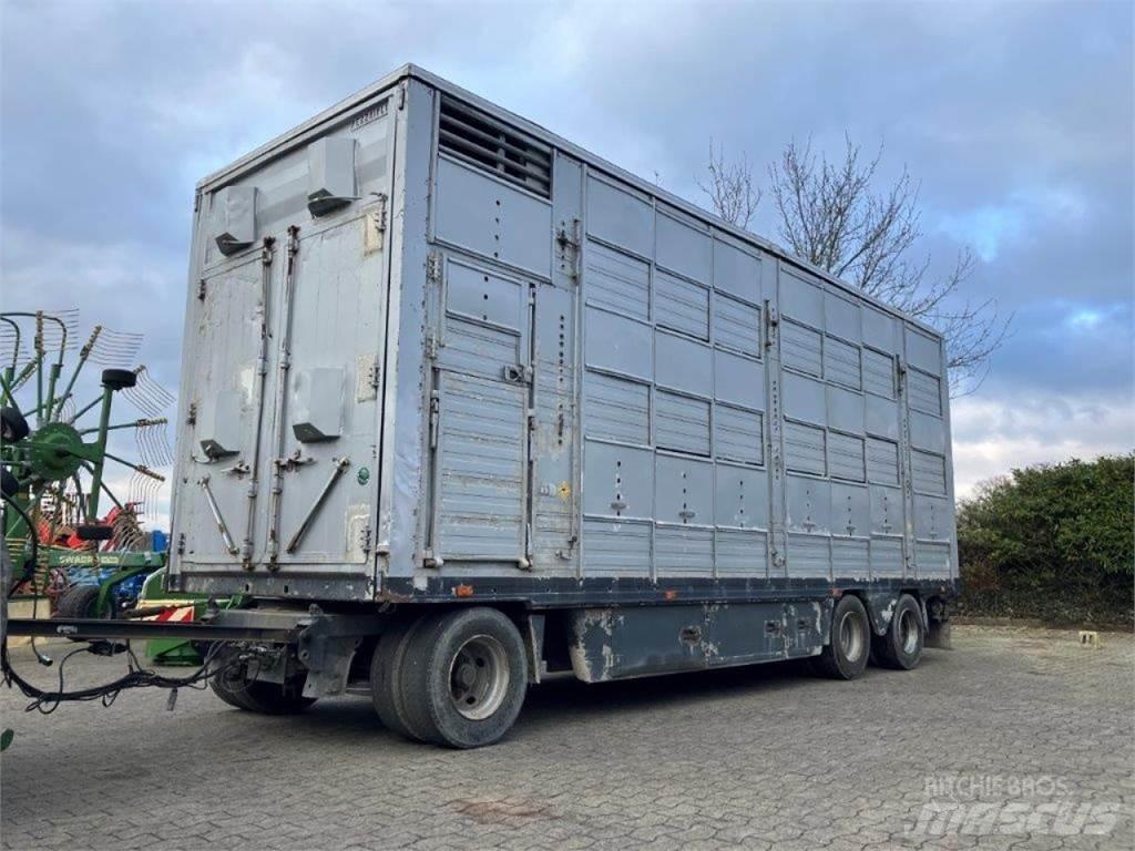 Pezzaioli 3-Stock Полуремаркета за превоз на животни
