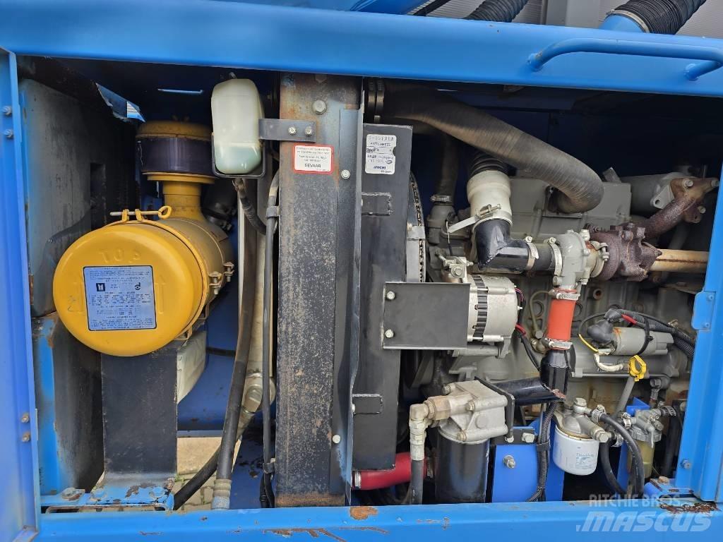 Aichi SR 21 A Телескопични повдигачи
