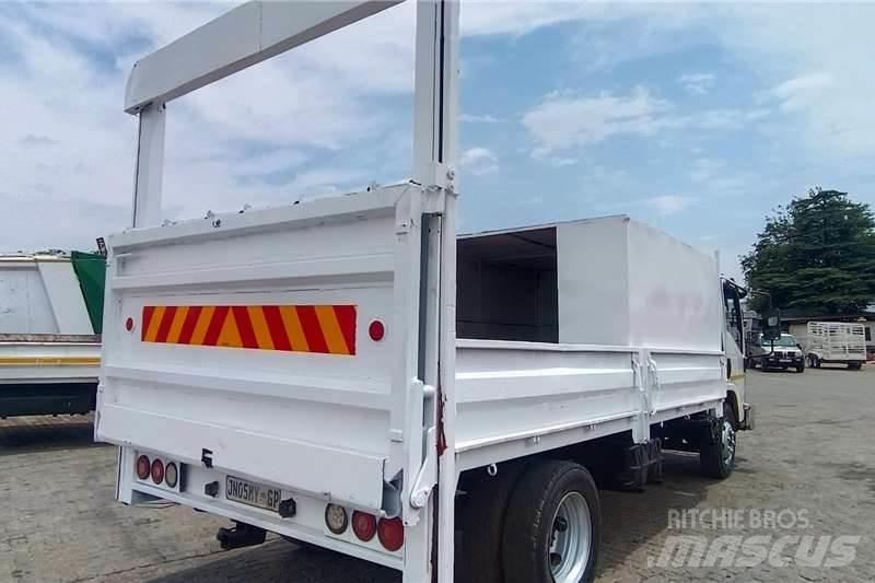Isuzu NPR400 Други