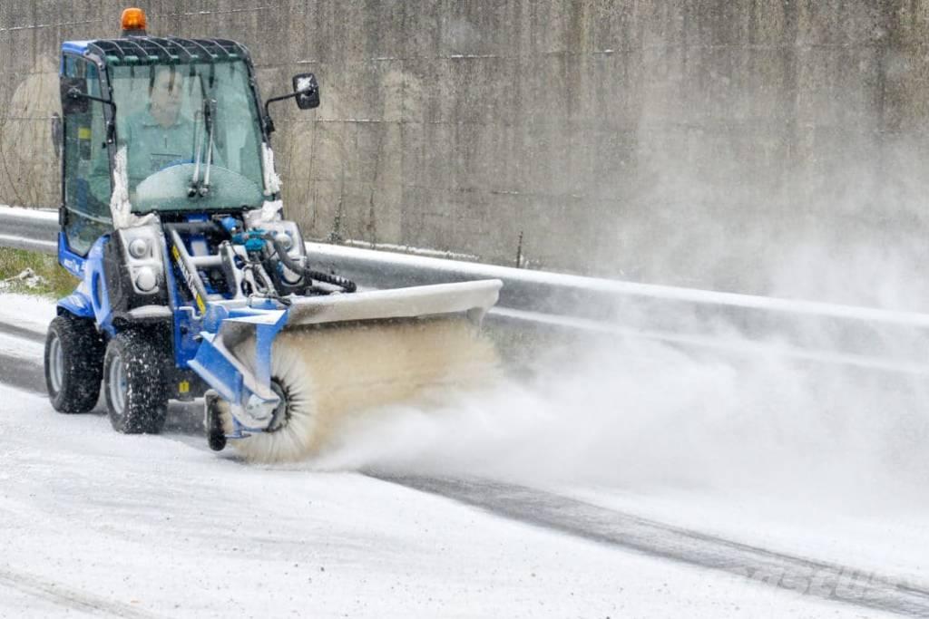 Multione 2.3 EFI Многофункционални товарачи