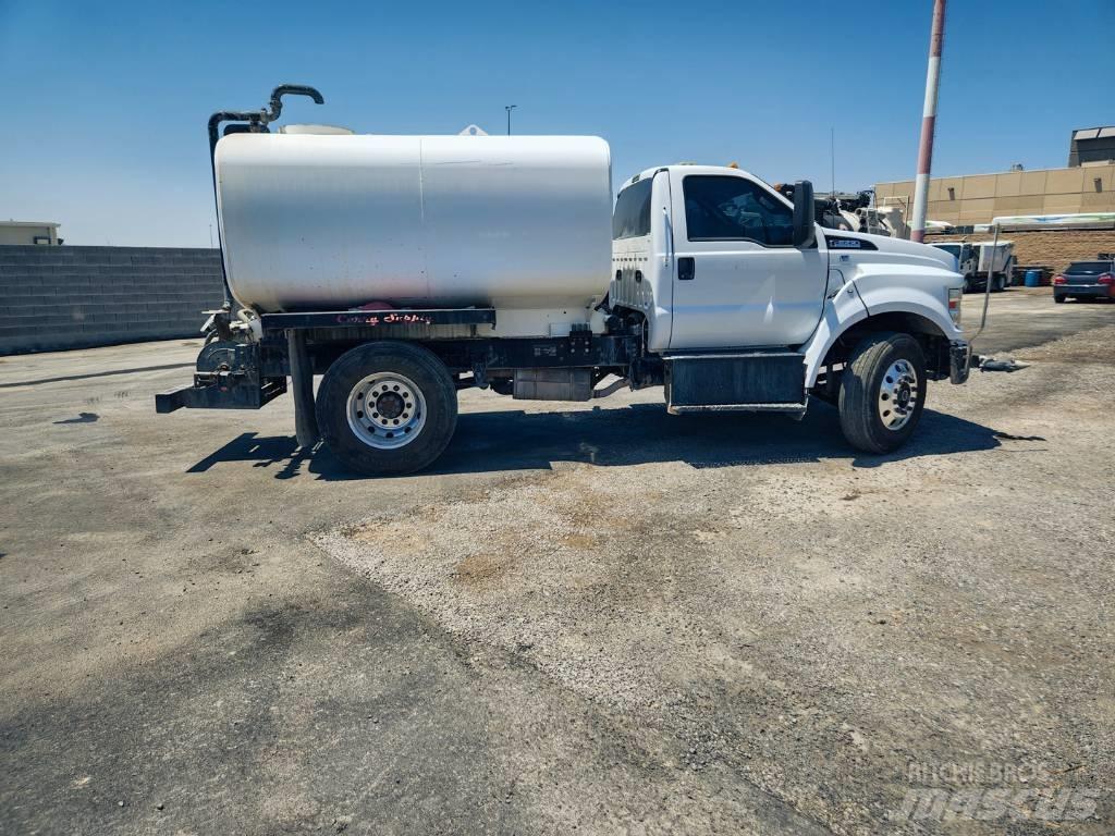Ford F 650 SD Цистерни за вода
