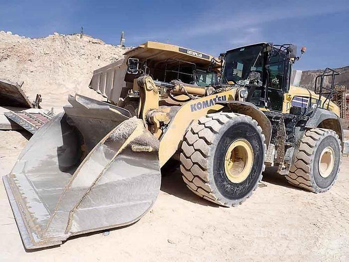 Komatsu WA475 Колесни товарачи