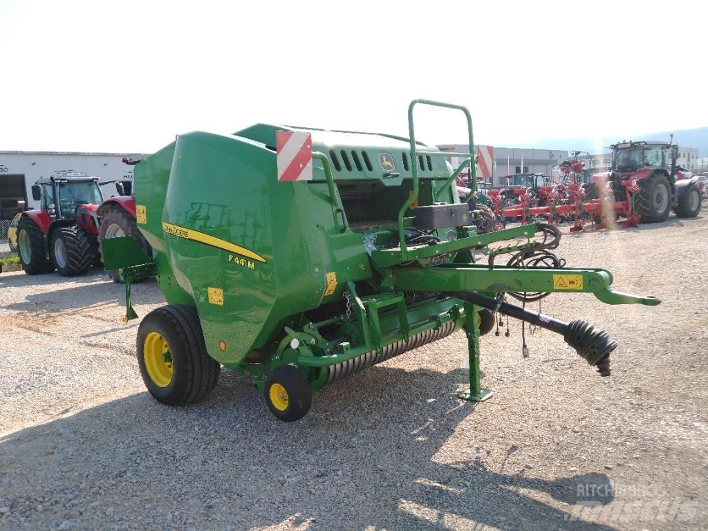 John Deere F441M Сламопреси за кръгли бали
