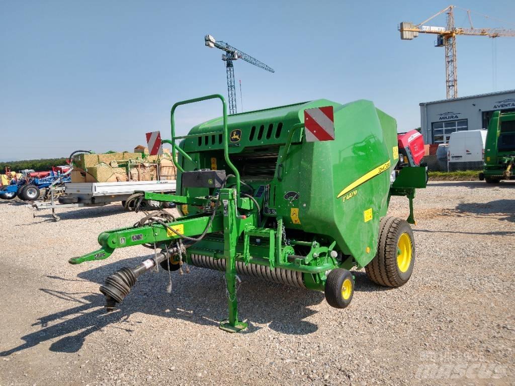John Deere F441M Сламопреси за кръгли бали
