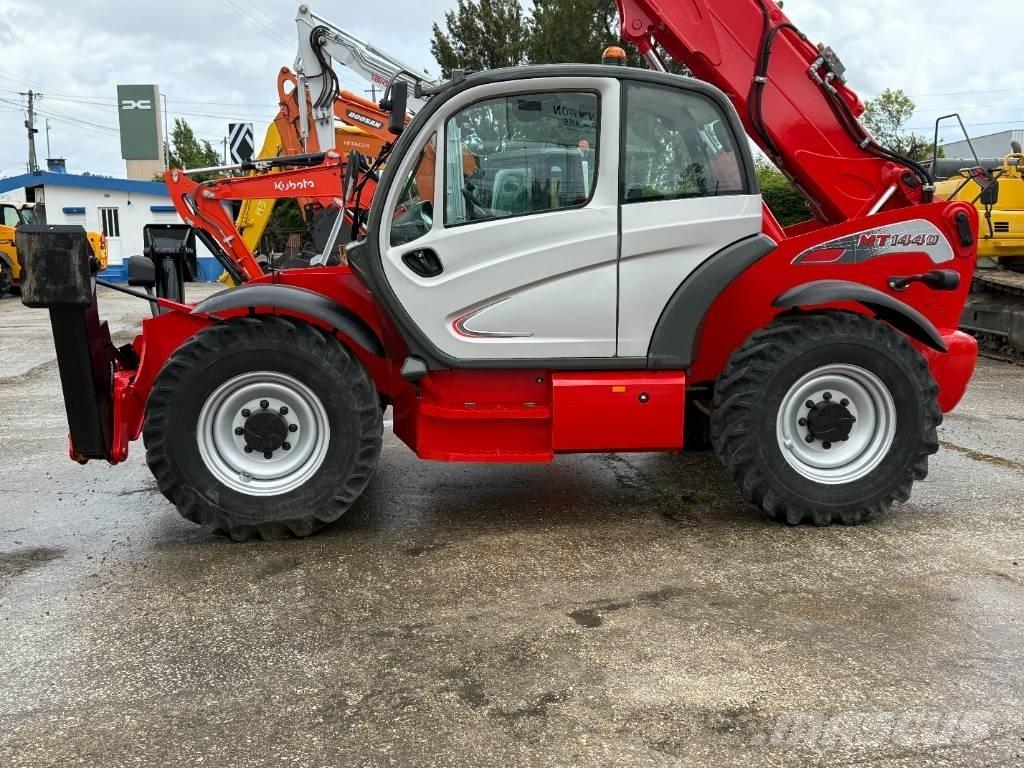 Manitou MT 1440 Телескопични товарачи