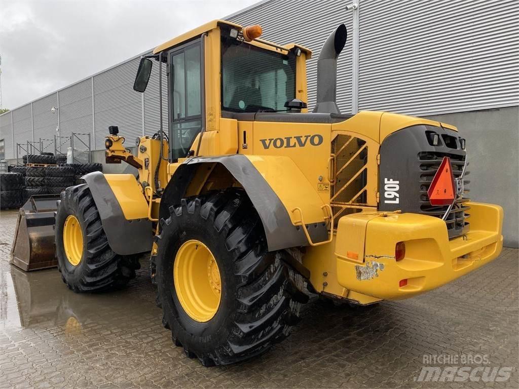Volvo L90F Колесни товарачи