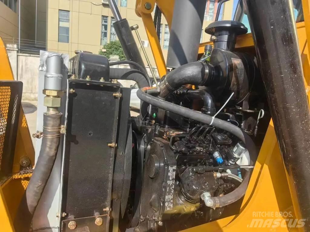 CAT 420 F Товарач със заден ексватор