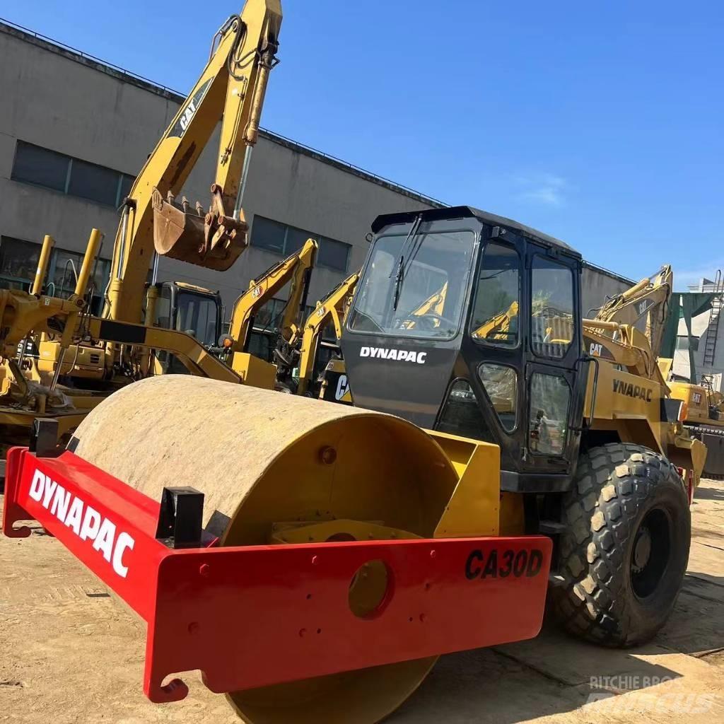 Dynapac CA 30 D Еднобарабанни ролки
