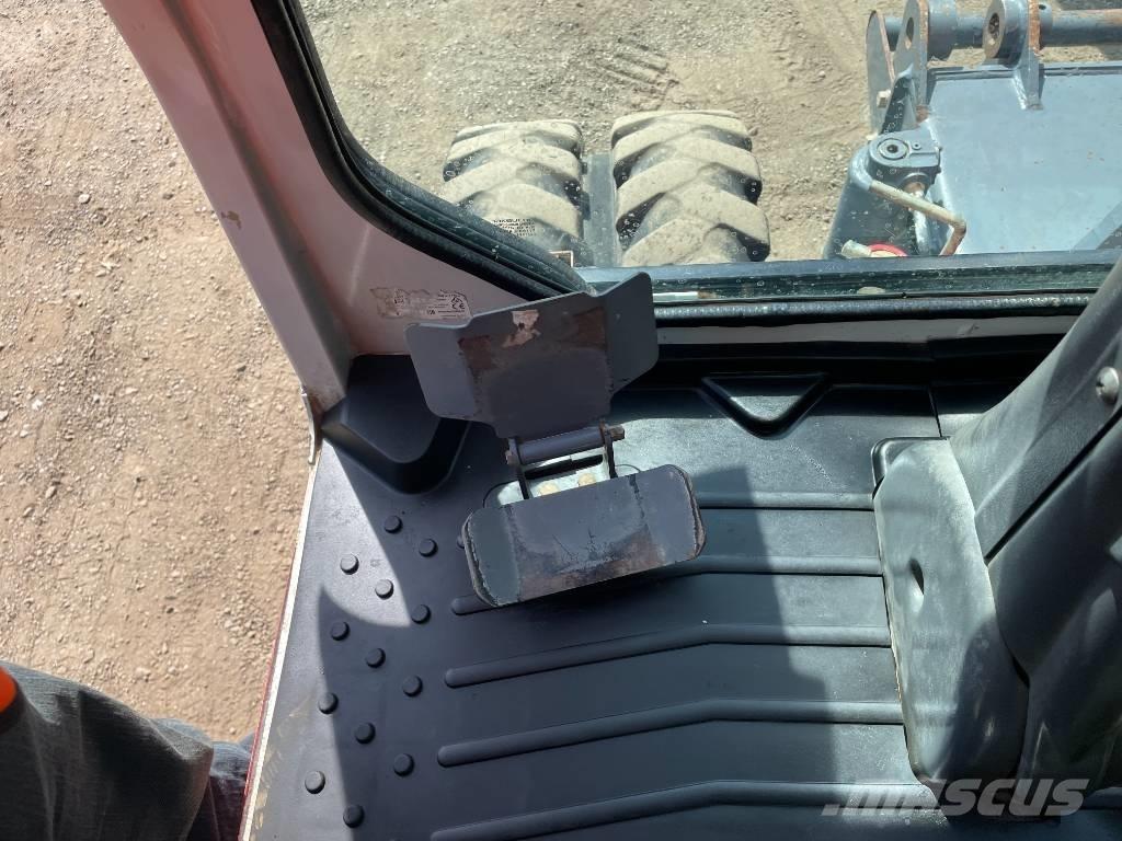 Takeuchi TB 295 W Колесни екскаватори