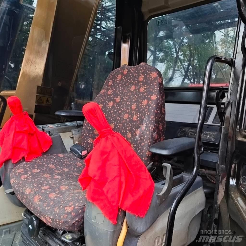 CAT 307 D Средни екскаватори 7т - 12т