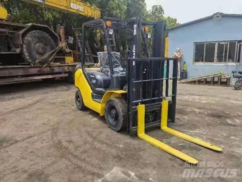 Komatsu 3Ton Дизелови камиони