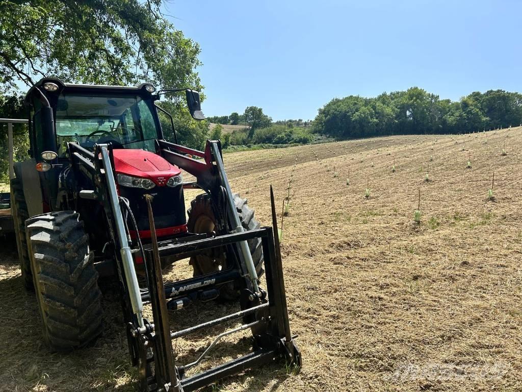 Massey Ferguson 5710 Трактори