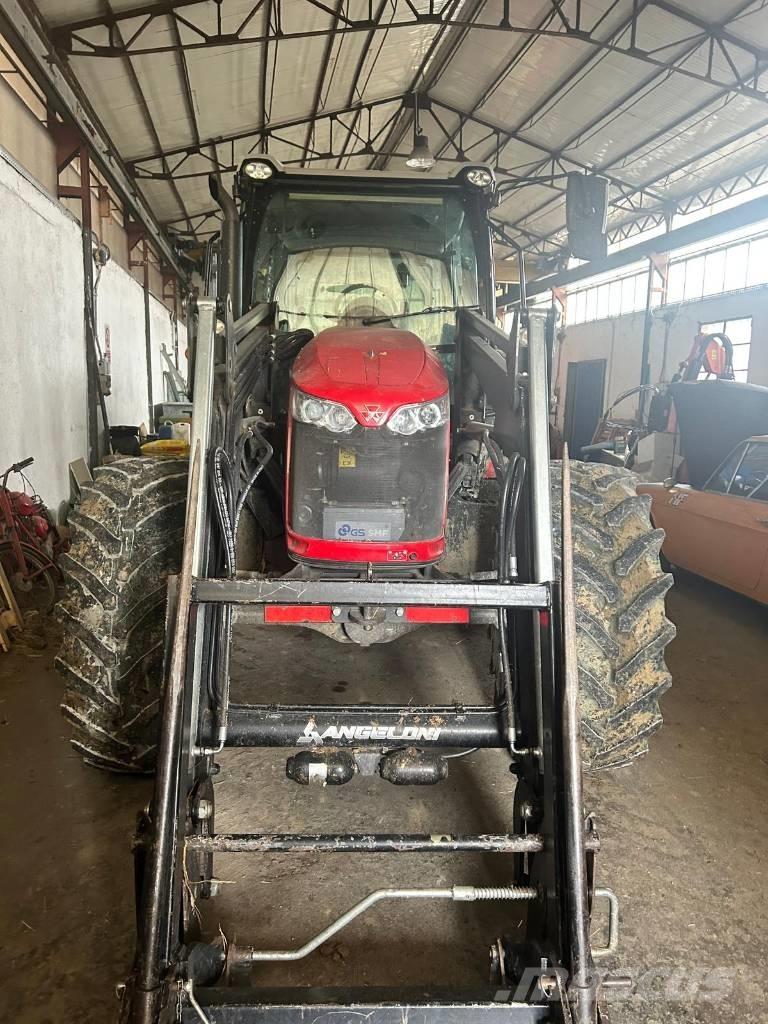 Massey Ferguson 5710 Трактори