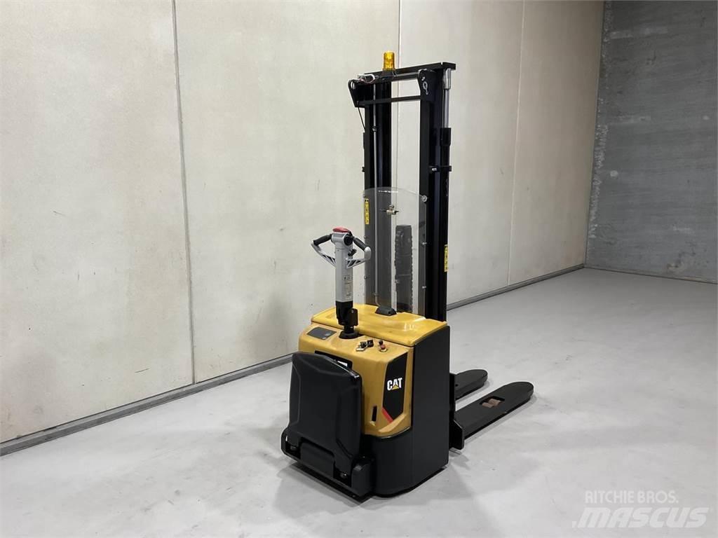CAT NSP16N2R Самоходни товарачи