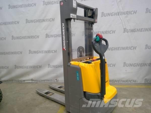 Jungheinrich EJC 112 Колички високоповдигачи с теглич