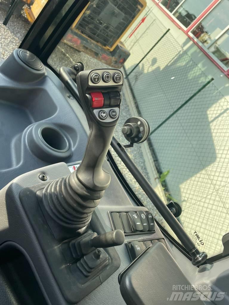 GiANT G 5000 TELE Многофункционални товарачи