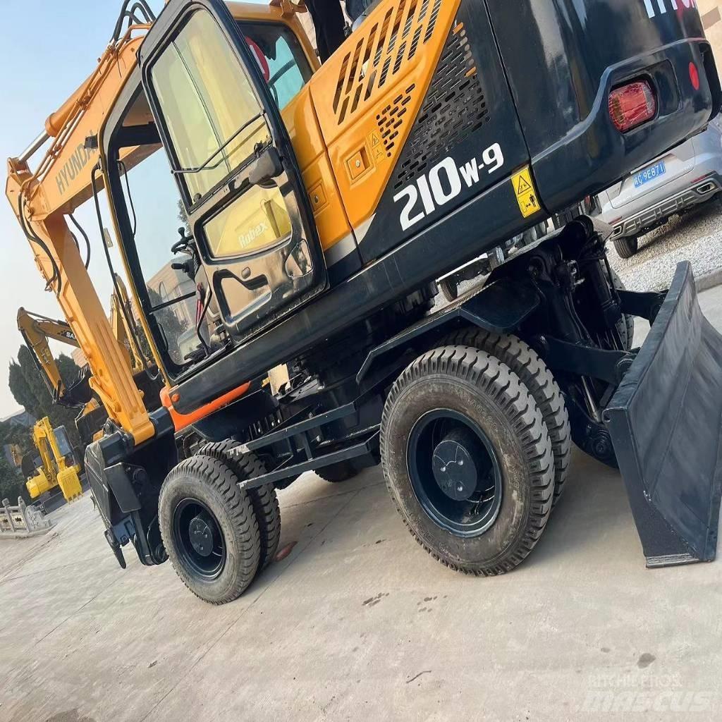 Hyundai R210W-9 Колесни екскаватори