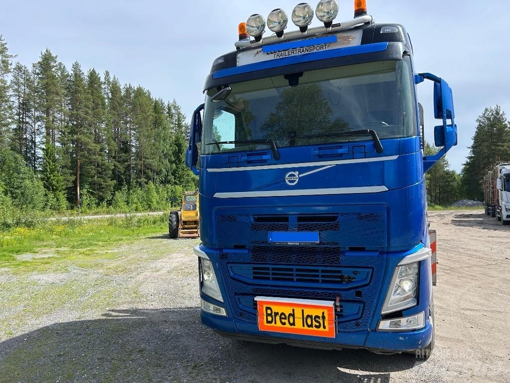 Volvo FH 500 Камиони за превоз на горски машини
