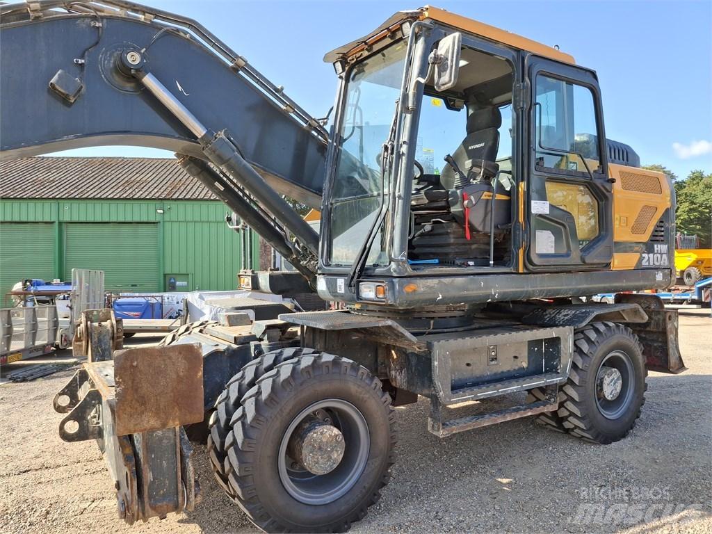 Hyundai HW 210 A Колесни екскаватори