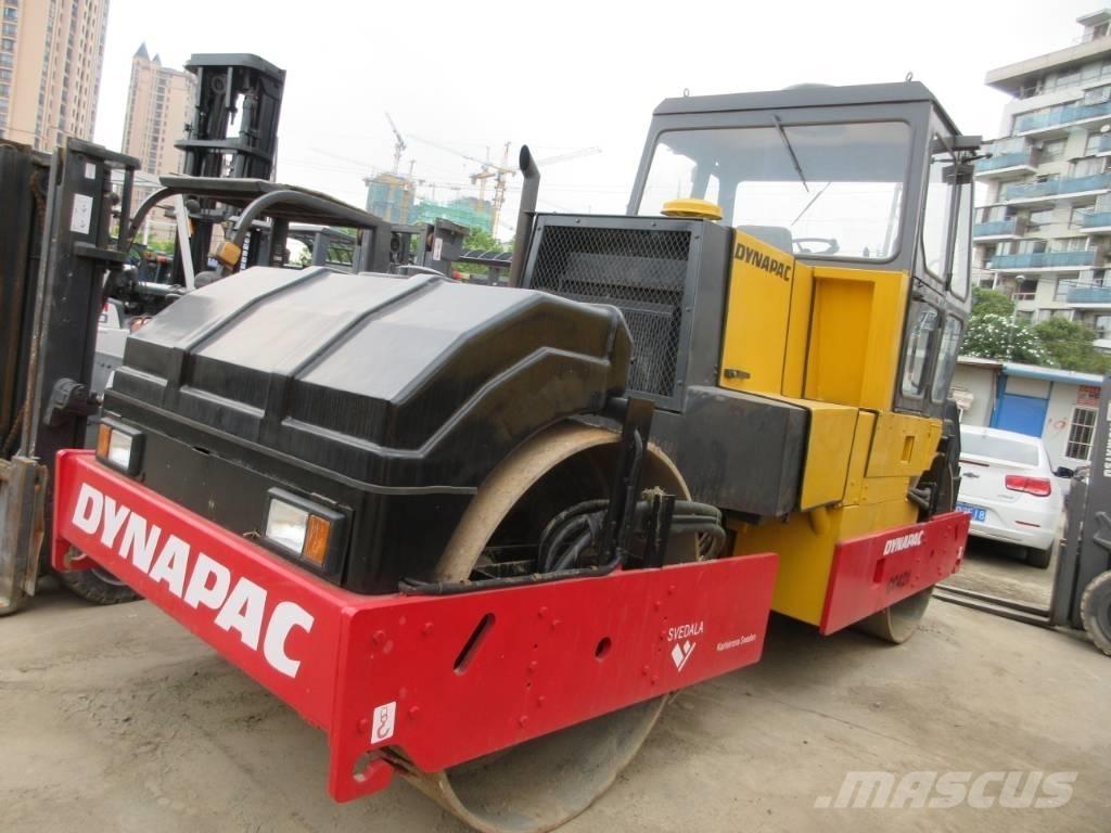 Dynapac CC 421 Двойни барабанни ролки
