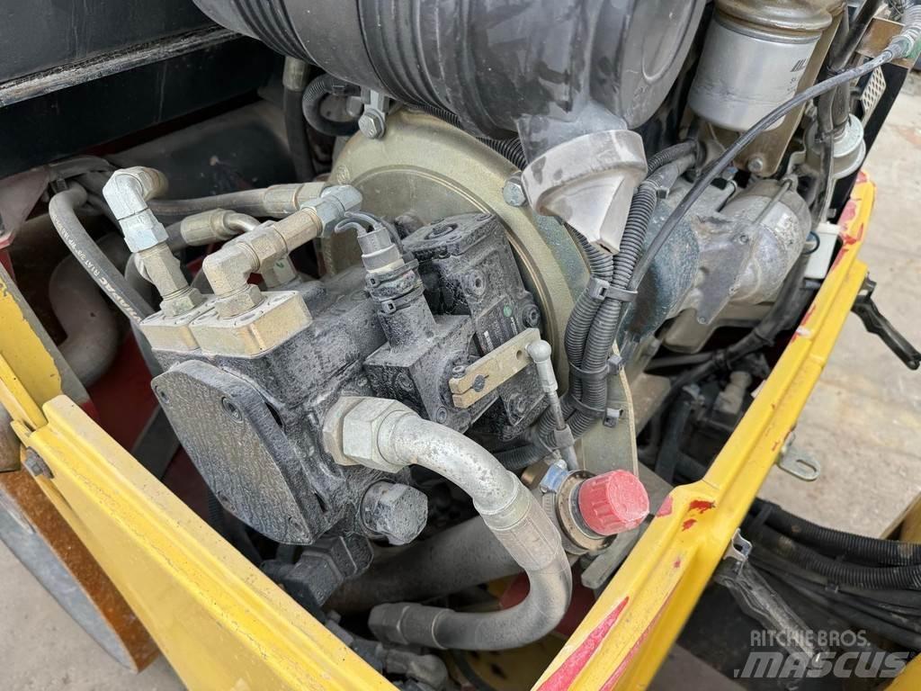 Dynapac CC1100 Двойни барабанни ролки

