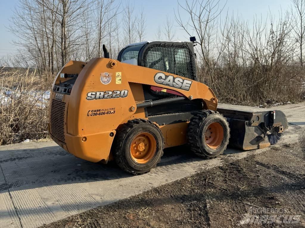 CASE SR220 Мини товарачи
