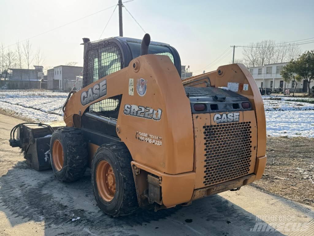 CASE SR220 Мини товарачи

