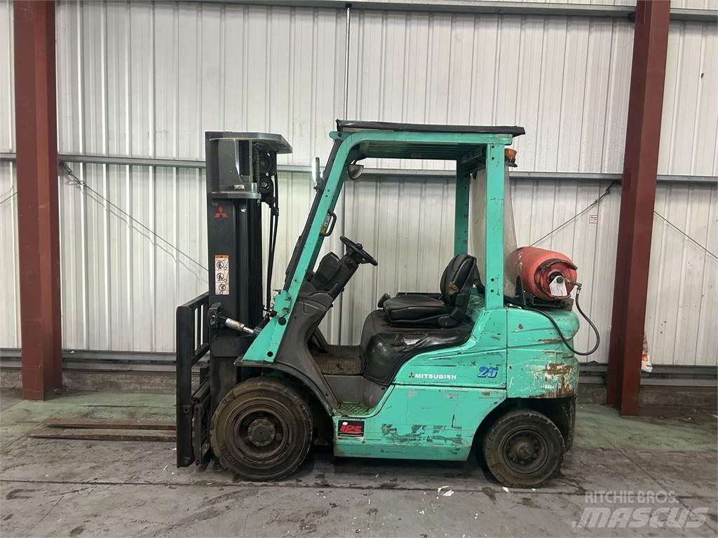 Mitsubishi FG25NT Камиони с АГУ