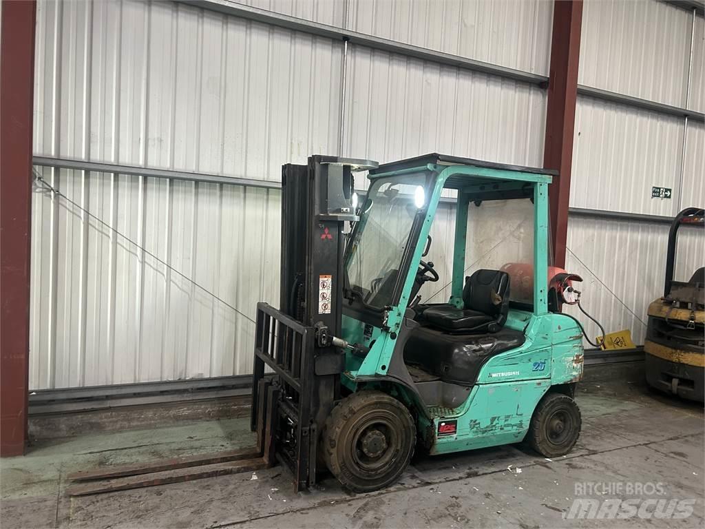Mitsubishi FG25NT Камиони с АГУ