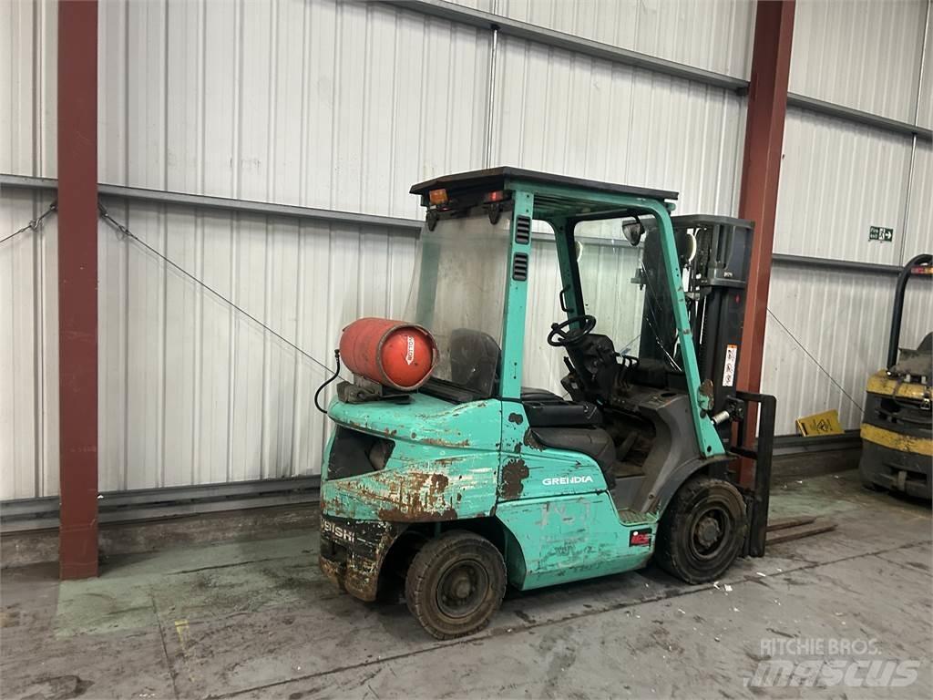 Mitsubishi FG25NT Камиони с АГУ
