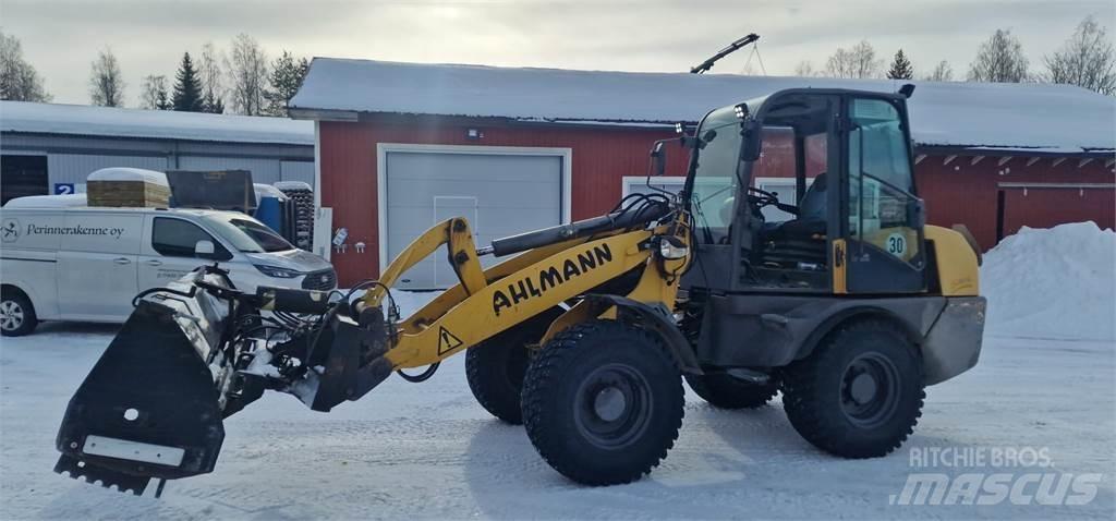 Ahlmann AL100 Комунални съоражения