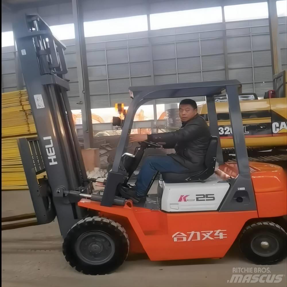 Heli CPC 25 Дизелови камиони