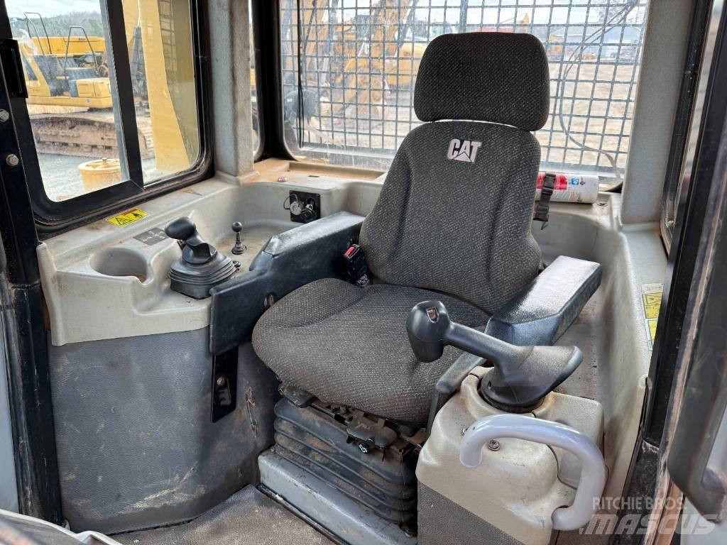 CAT D 6 T XL Верижни булдозери
