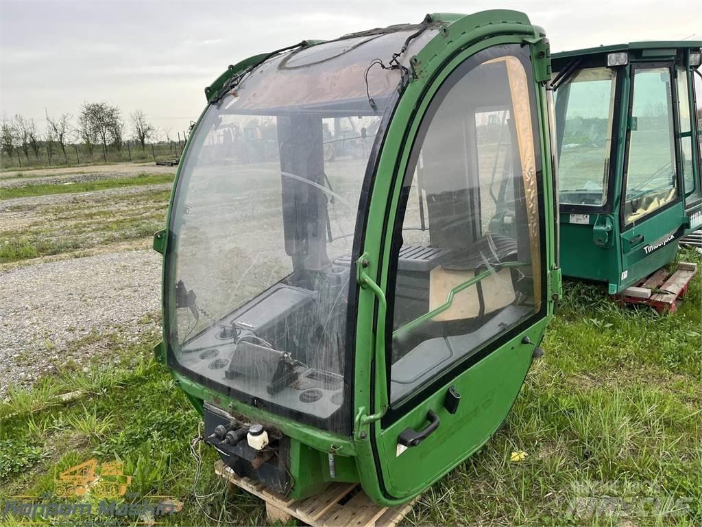 John Deere 1470E Кабина