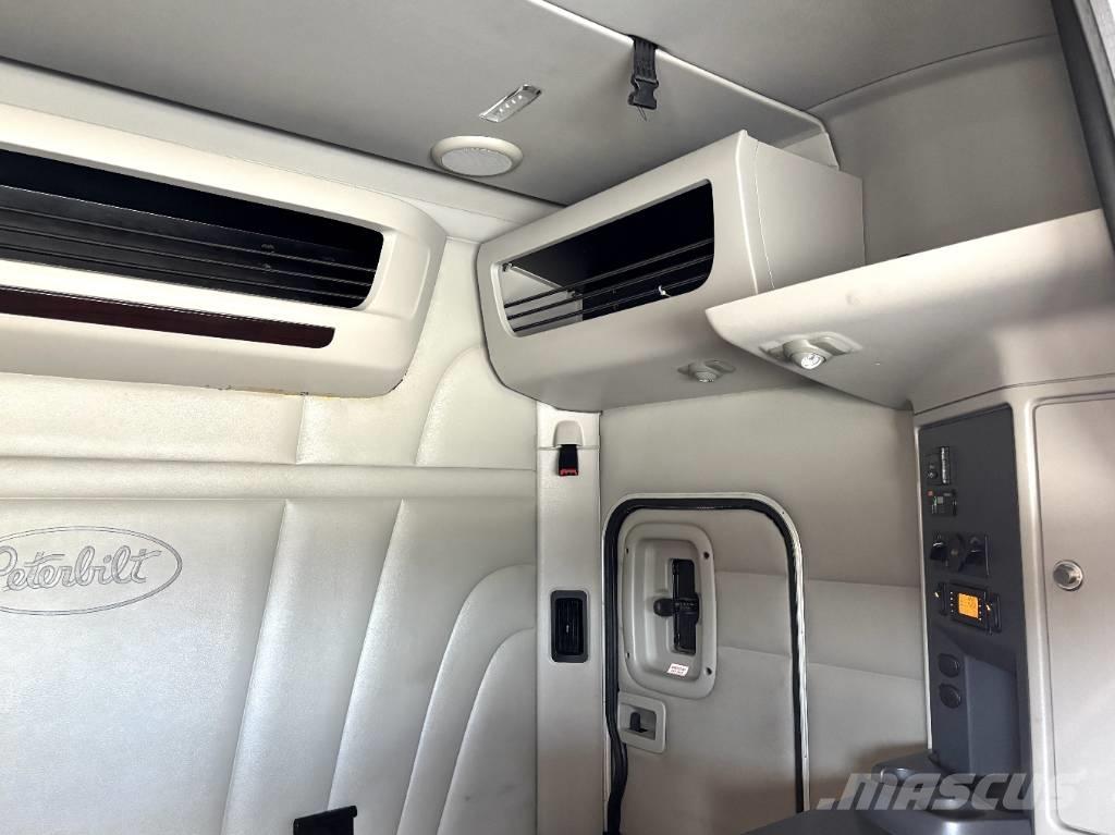 Peterbilt 567 Влекачи