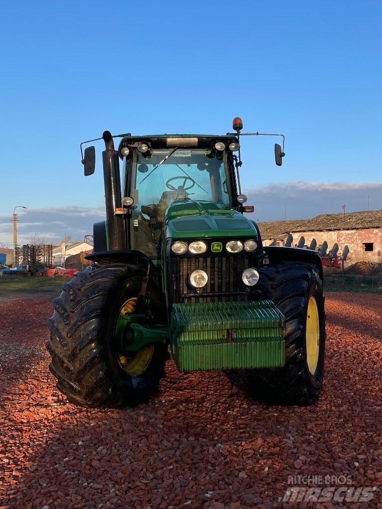 John Deere 8230 Трактори