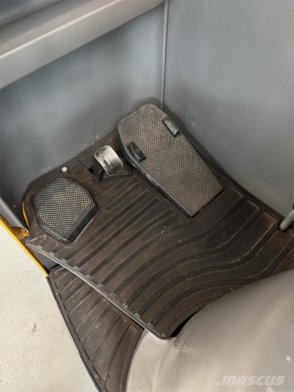 Atlet UMS200 Ретрак/ Високоповдигач с изместване на вилката напред