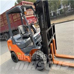 Toyota 8 FDK 30 Дизелови камиони
