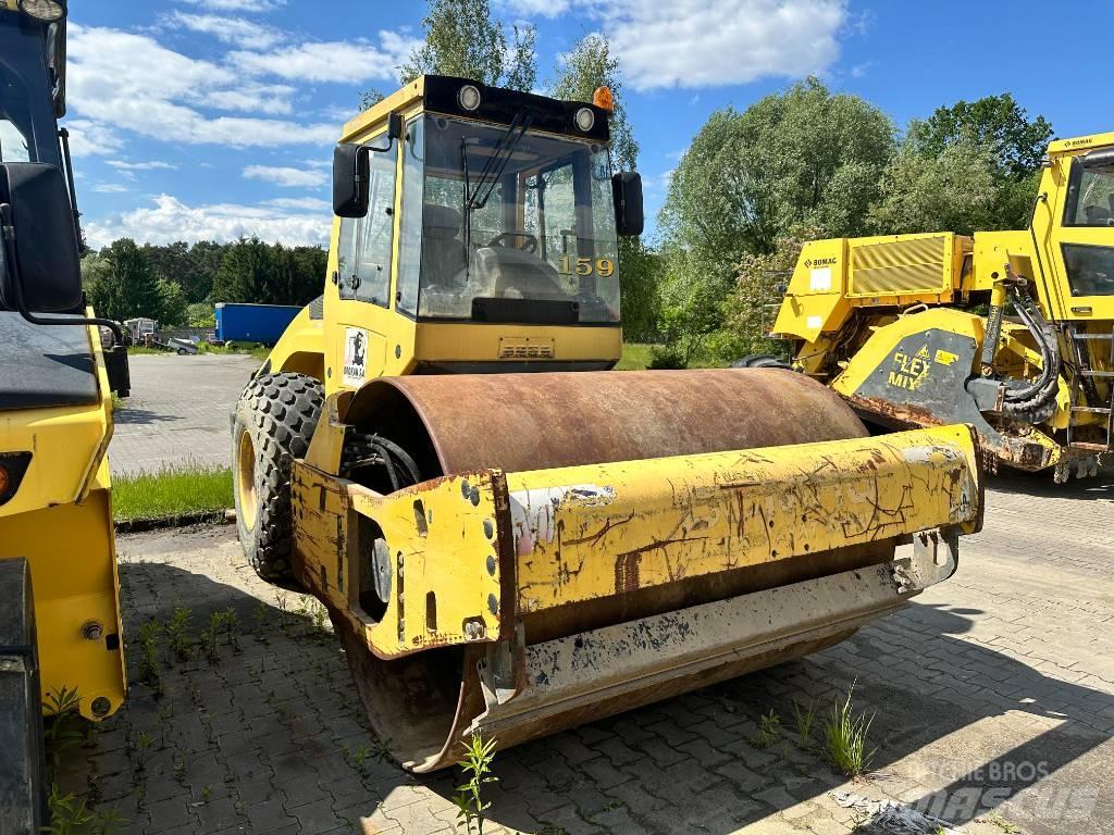 Bomag BW 211 D-4 Еднобарабанни ролки
