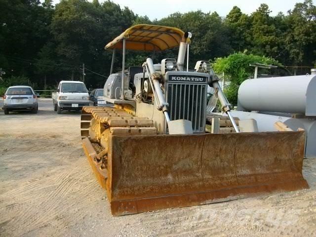 Komatsu D 40 P Верижни булдозери
