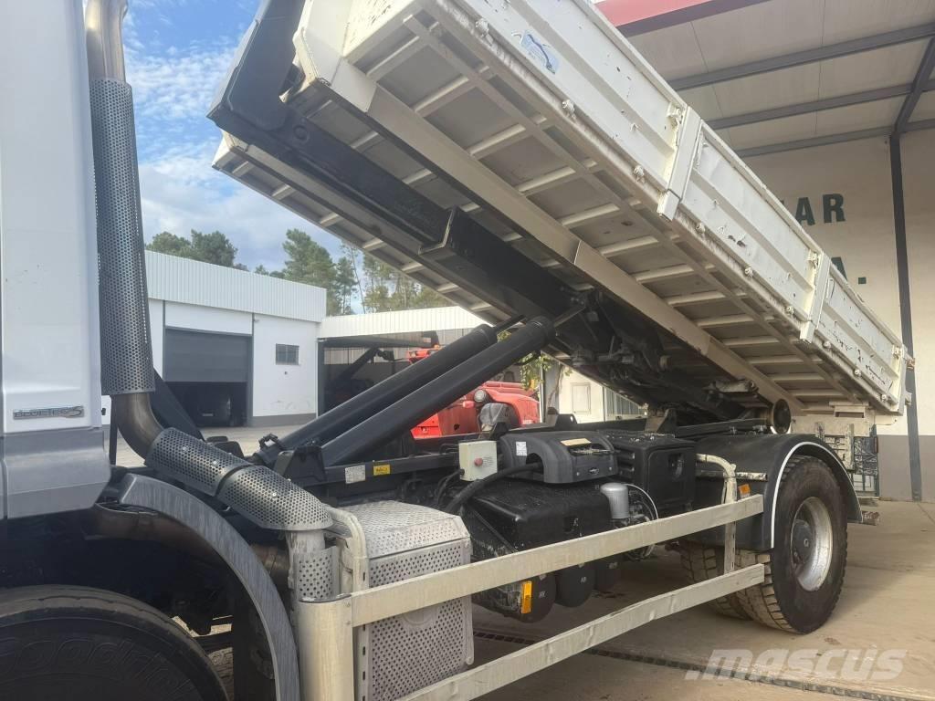 Mercedes-Benz 1833 Камиони с кран с кука