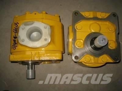 Komatsu D85A-18 pump Хидравлични